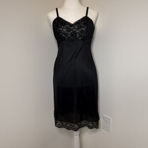 Vintage Vanity Fair USA Black Full Slip 32 Small Nylon Metal Hardware Lace NWT28